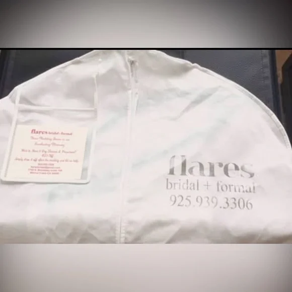 🚨Authentic Allure Wedding Gown and Cathedral-length Veil -💍💒 - 3-Day SALE ONLY - Picture 4 of 16